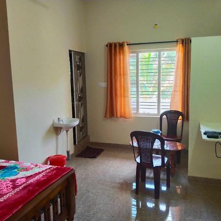 Hotel Oyo 8206 K J Residency à Mysore Extérieur photo