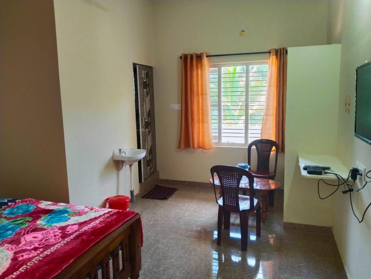 Hotel Oyo 8206 K J Residency à Mysore Extérieur photo